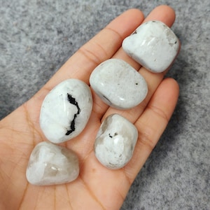 5 Pcs Rainbow Moonstone Tumbled Stone, Natural Moonstone, Energy Stone, Pocket Stone, Feminine Devine, New Beginning, Girl Power,Empowerment
