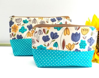 Neceser de tela con cremallera y diseño floral de jade. Neceser artesanal para mujer. Neceser con forro impermeable. Regalo de calidad hecho en el Reino Unido.
