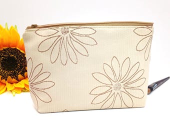 Neceser artesanal para mujer. Neceser de tela con diseño de margaritas. Neceser con cremallera para regalo. Neceser con forro impermeable.