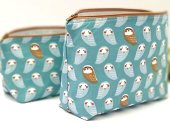 Adorable neceser con estampado de búho. Set de 2 neceseres artesanales para mujer. Neceser de algodón color aguamarina para niña. Bolsa de regalo impermeable con cremallera.