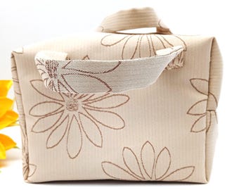 Neceser artesanal para mujer. Estuche de maquillaje con diseño de margaritas. Neceser con cremallera para mujer, neceser impermeable con forro. Ideal para regalar.