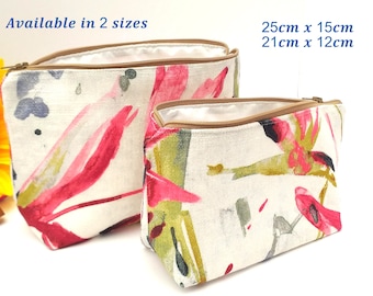 Neceser floral rosa vibrante. Neceser artesanal para mujer. Neceser con forro impermeable. Estuche de algodón con cremallera. Regalo exclusivo.