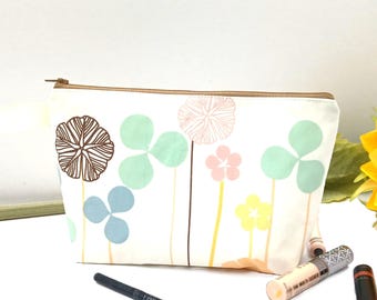 Neceser artesanal para mujer. Neceser impermeable con estampado floral en tonos pastel. Estuche con cremallera. Bolsa de regalo de maquillaje de alta calidad.