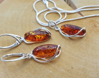 Bruine oorbellen en hanger van Baltisch barnsteen, sterlingzilver