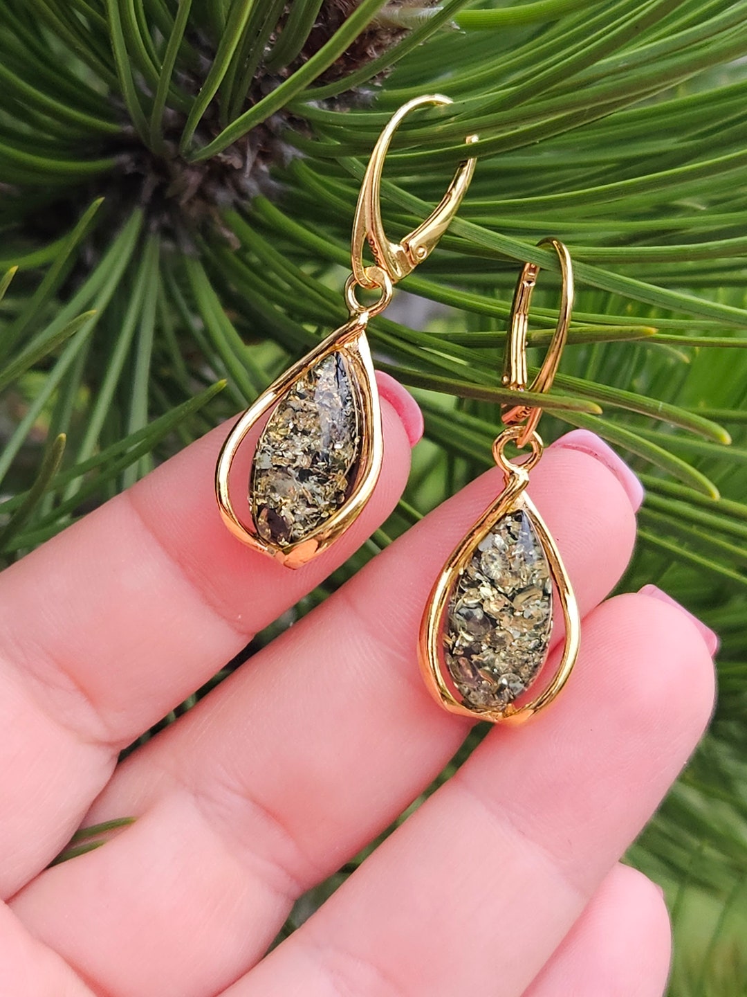 Green Amber Vine Teardrop Earrings main image 0