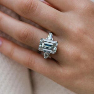 Emerald Cut Moissanite Three Stone Engagement Ring - 14K Solid Gold Anniversary Ring