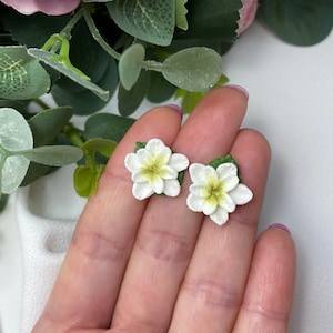 Witte bloemstekers Handgemaakte polymeerklei sieraden voor haar
