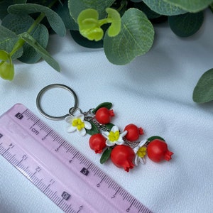 Blühender Granatapfel Keychain handgemachte Polymer Ton Zubehör Geschenkidee für sie Bild 3