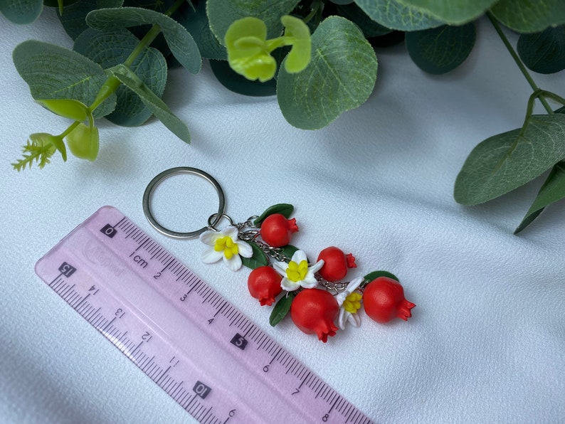 Blühender Granatapfel Keychain handgemachte Polymer Ton Zubehör Geschenkidee für sie Bild 3