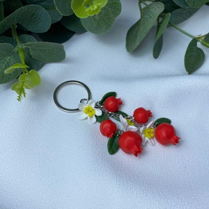 Blühender Granatapfel Keychain handgemachte Polymer Ton Zubehör Geschenkidee für sie Bild 2