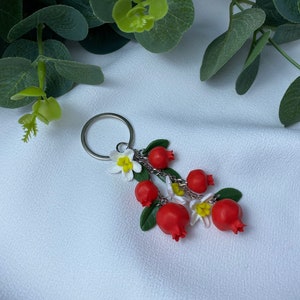 Blühender Granatapfel Keychain handgemachte Polymer Ton Zubehör Geschenkidee für sie Bild 4