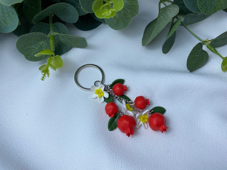 Blühender Granatapfel Keychain handgemachte Polymer Ton Zubehör Geschenkidee für sie Bild 4