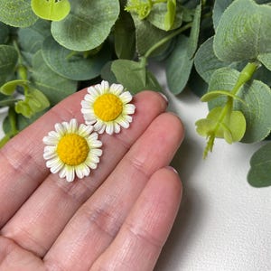 Daisy Stud Earrings Polymer Clay Flower Jewelry White Yellow Summer Earrings Clip On Option Handmade Floral Gift for Her Lightweight Studs