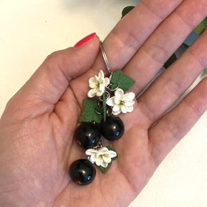 Blackcurrant Keychain With Flowers, Handmade Polymer Clay Fruit Keyring, Realistic Berry Charm, Cute Gift for Her, Botanical Bag Accessory