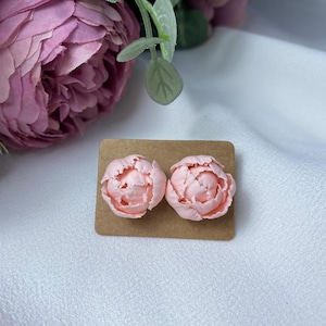 Handmade Peony Stud Earrings Light Pink Floral Polymer Clay Jewelry Delicate Clip On Earrings Romantic Summer Accessory Cute Gift for Her