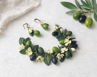 Set di gioielli con olive, bracciale e orecchini in argilla polimerica fatti a mano, gioielli floreali mediterranei, olive verdi e nere, regalo per lei