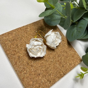 Handmade White Peony Earrings, Polymer Clay Flower Jewelry, Elegant Wedding Earrings, Romantic Bridal Accessories, Cute Floral Gifts for Her