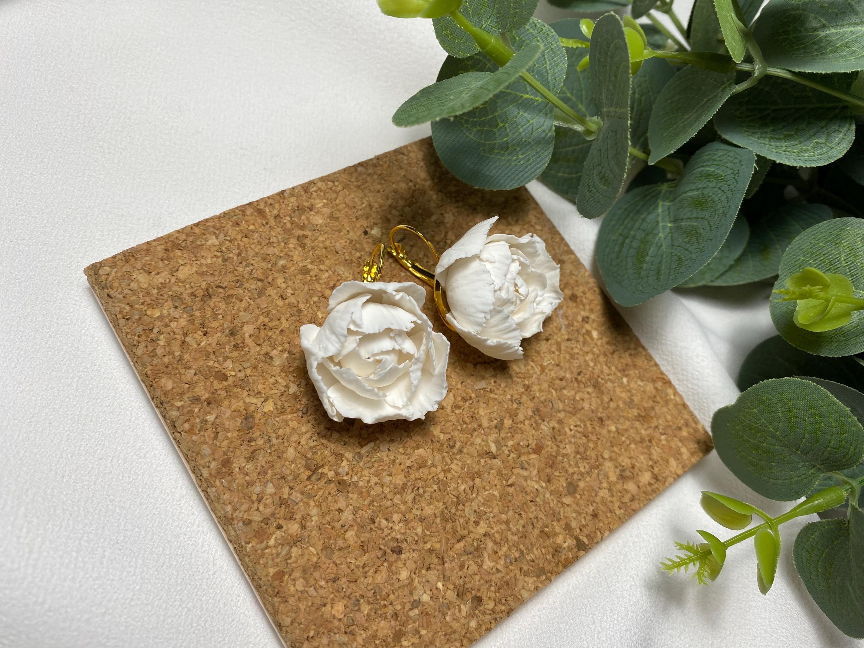 Handgemachte Weiße Pfingstrose Ohrringe, Polymer Clay Blumen Schmuck, Elegante Hochzeitsohrringe, Romantisches Braut Accessoires, Niedliche Blumen Geschenke für Sie