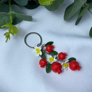 Blühender Granatapfel Keychain handgemachte Polymer Ton Zubehör Geschenkidee für sie Bild 1