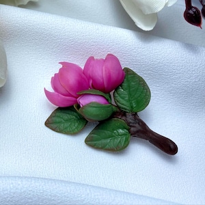 Broche fleur de magnolia fait à la main rose branche broches argile polymère bijoux botaniques cadeau nature pour elle accessoire floral élégant