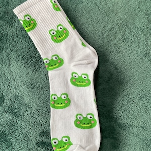 Frog Novelty socks, frog accessories, white socks, Frog ladies socks, Frogs, Green Frogs , Frog Clothing, Animal Socks, free shipping