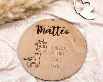 Personalisiertes Geburtsschild aus Holz – Name und Geburtsdaten – Geschenk zu Geburt - Motiv Giraffe Buche