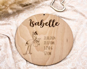 Personalisiertes Geburtsschild aus Holz – Name und Geburtsdaten – Geschenk zu Geburt - Motiv Storch Mädchen Herz Buche