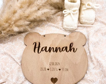 Personalisiertes Geburtsschild aus Holz – Name und Geburtsdaten – Geschenk zu Geburt - Motiv Teddy Herz Buche