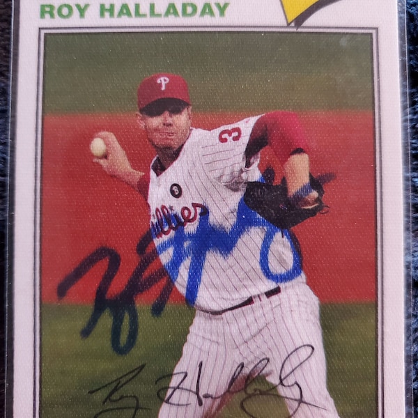 Roy Halladay Authentic Hand Signed 2012 Topps Cloth Baseball Card Autographed Deceased Hall Of Fame Autograph Toronto Blue Jays HOF Phillies