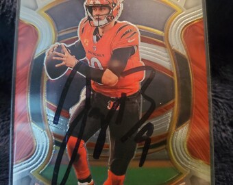 Joe Burrow Authentic Hand Signed Panini Donruss Football Card HOF Autographed Cincinnati Bengals Autograph