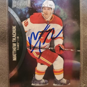 Carte Univers en métal 2021 authentique signée Matthew Tkachuk, hockey des Panthers de la Floride, hockey des Flames de Calgary, Coupe Stanley, États-Unis, États-Unis