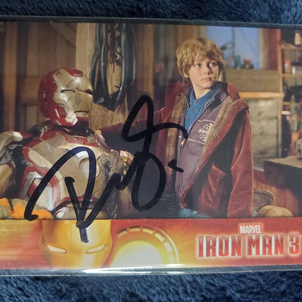 Robert Downey Jr Iron Man card Autographed original hand signed Marvel Autograph vintage Avengers Tony Stark