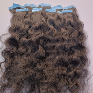 インビジブルテープ 生のカーリー人毛エクステンション - 未加工のインド産カーリーインビジブルテープヘアエクステンション - 100グラム/50グラム - 25〜35テープ