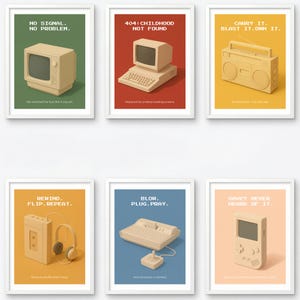Puede incluir: Seis impresiones artísticas enmarcadas con electrónica retro sobre fondos coloridos. Las impresiones incluyen un televisor, una computadora, un radiocasete, un reproductor de casetes con auriculares, una consola de juegos y un dispositivo de juego portátil. Cada impresión tiene una frase única.
