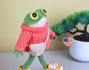 Crochet Frog Pattern – Amigurumi Toy with Sweater, Sneakers, Bag (PDF Download)
