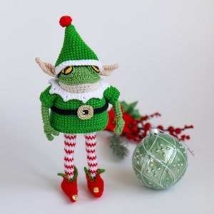 Crochet frog in Elf costume