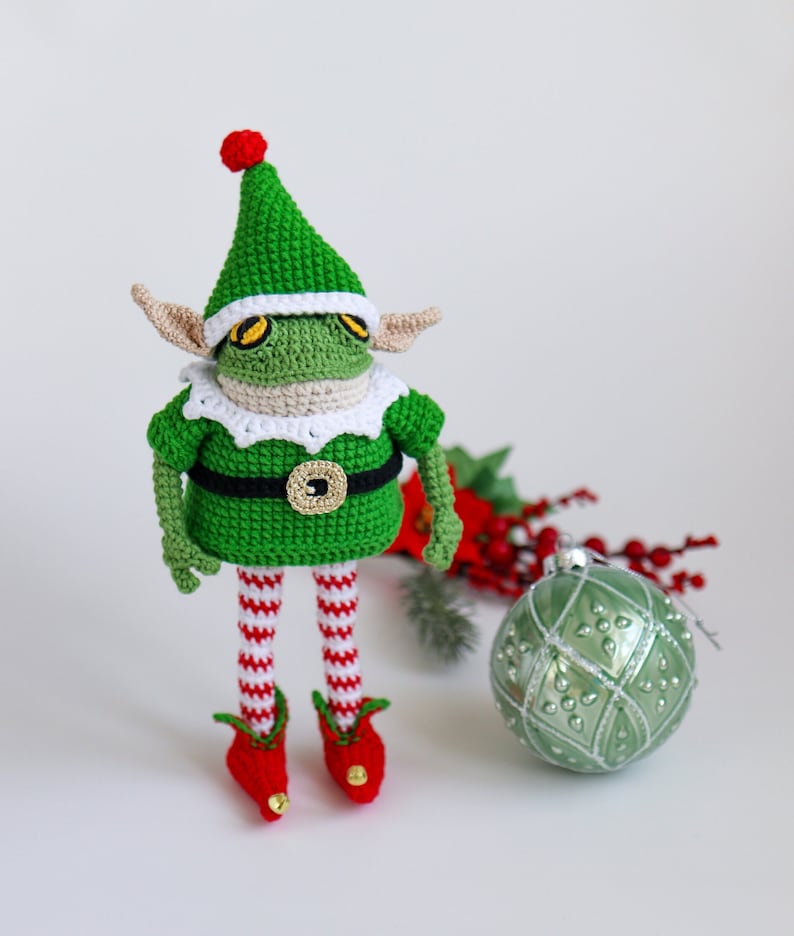 Crochet frog in Elf costume