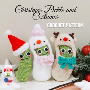 Puede incluir: Patrón de crochet para tres adornos de pepinillo de Navidad vestidos de muñeco de nieve, reno y Papá Noel. El patrón está disponible para descargar en PDF.