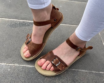 Sandalias descalzas sostenibles, zapatos minimalistas, sandalias de cuero descalzo marrón oscuro, sandalias anchas para mujer, sandalias navideñas