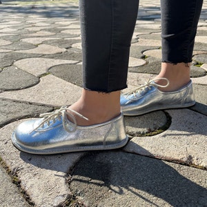Womens Leather Barefoot Sneakers: Wide Toe, Rubber Sole