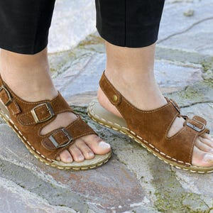 Womens Barefoot Earthing Sandals – Copper Rivet Grounding Shoes in Brown Suede Leather