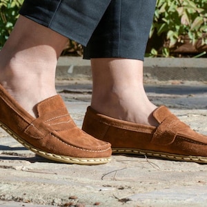 Handmade Suede Barefoot Shoes: Women&#39;s Copper Rivet Leather Shoes