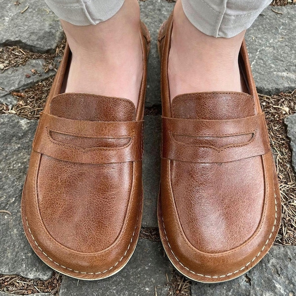 Handgefertigte braune Barfußschuhe aus Leder: Breite Zehenpartie, Gummisohle