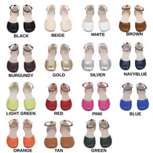 Puede incluir: Una colecci&oacute;n de sandalias de mujer en varios colores, incluyendo negro, beige, blanco y marr&oacute;n. Otros colores incluyen burdeos, dorado, plateado, azul marino, verde claro, rojo, rosa, azul, naranja, marr&oacute;n claro y verde. Cada par tiene una correa en el tobillo.