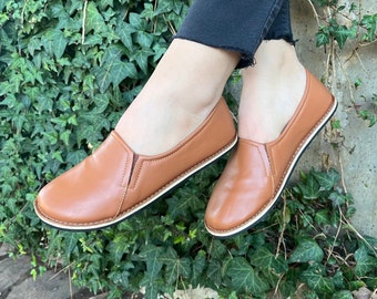 Mocassins minimalistes en cuir beige clair, bout large