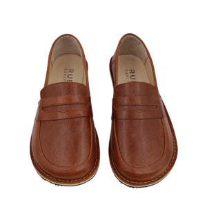 Mocassins minimalistes en cuir rose : chaussures faites main à semelle plate et minimalistes image 17