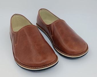 Chaussures pieds nus minimalistes en cuir marron : mocassins à semelle en caoutchouc