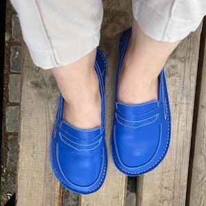 Blaue Barfuß-Loafer aus Leder: Handgefertigte minimalistische Schuhe mit Null-Sprengung