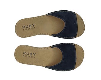 Pantoufles minimalistes pour femmes, mules noires en daim, bout large.