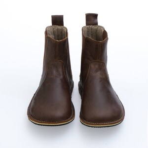 Botines Chelsea de piel marrón hechos a mano: punta ancha, caída cero. imagen 4